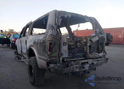 2002 Ford Excursion Limited z USA, uszkodzony, nr VIN 1FMSU43FX2ED63878